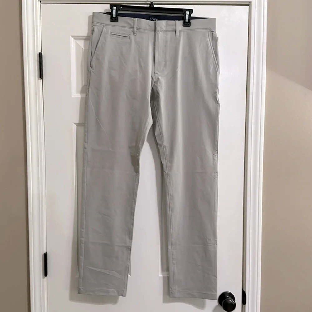 J.Crew Men’s 484 Slim Tech Pant in Mountain Grey (33x32)